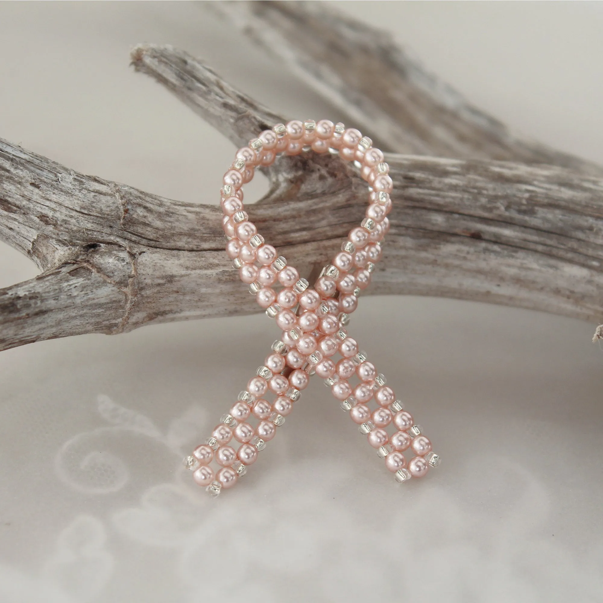 Awareness ribbon - Breast cancer brooch - pink pearls
