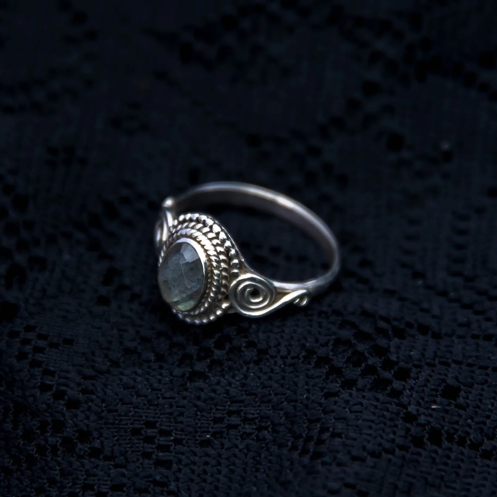 Jai Ring - Silver - Labradorite