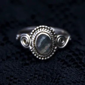 Jai Ring - Silver - Labradorite